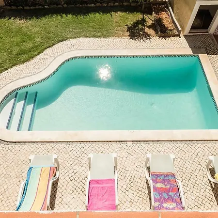 Villa Acacias 13 *