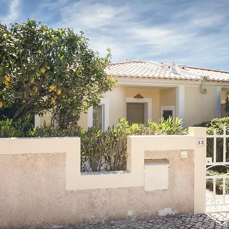 Villa Acacias 13 *